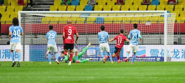 爱游戏网页版-球员比赛状态火爆，为球队带来连胜