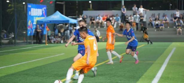 爱游戏官网-精彩纷呈的足球盛宴赢得观众喝彩