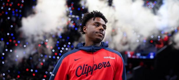 爱游戏app下载-惊艳表现，球员个人能力出色！