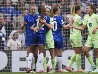 爱游戏体育平台-巴塞罗那中场发挥抢眼，欧冠决赛成热门的简单介绍