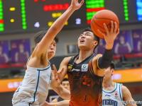 爱游戏体育下载-比赛中出现激烈抢断，双方势均力敌的简单介绍