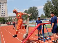 爱游戏体育平台-包含队员们在训练场上拼尽全力，努力冲刺取得胜利的词条