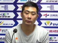 爱游戏体育链接-教练心臂骨断裂，球队状态受影响