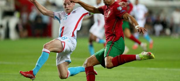 爱游戏体育平台-瑞典队在欧洲杯预赛中表现抢眼，积分榜立于不败的简单介绍