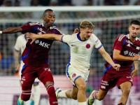 爱游戏中国官网-欧洲预选赛场上惊险连连，胜负悬念