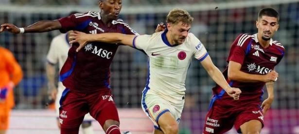 爱游戏中国官网-欧洲预选赛场上惊险连连，胜负悬念