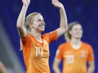 爱游戏网页版-瑞典女子足球队携手晋级半决赛