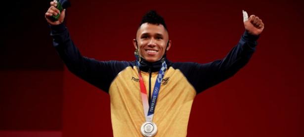 爱游戏在线登录-英国射击选手夺金登顶领奖台