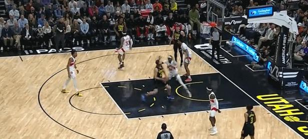 爱游戏登录入口-球场上的战斗非常激烈