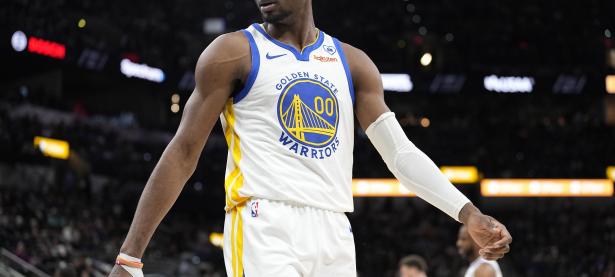 爱游戏在线-关于篮球新秀亮相比赛，风头无两的信息