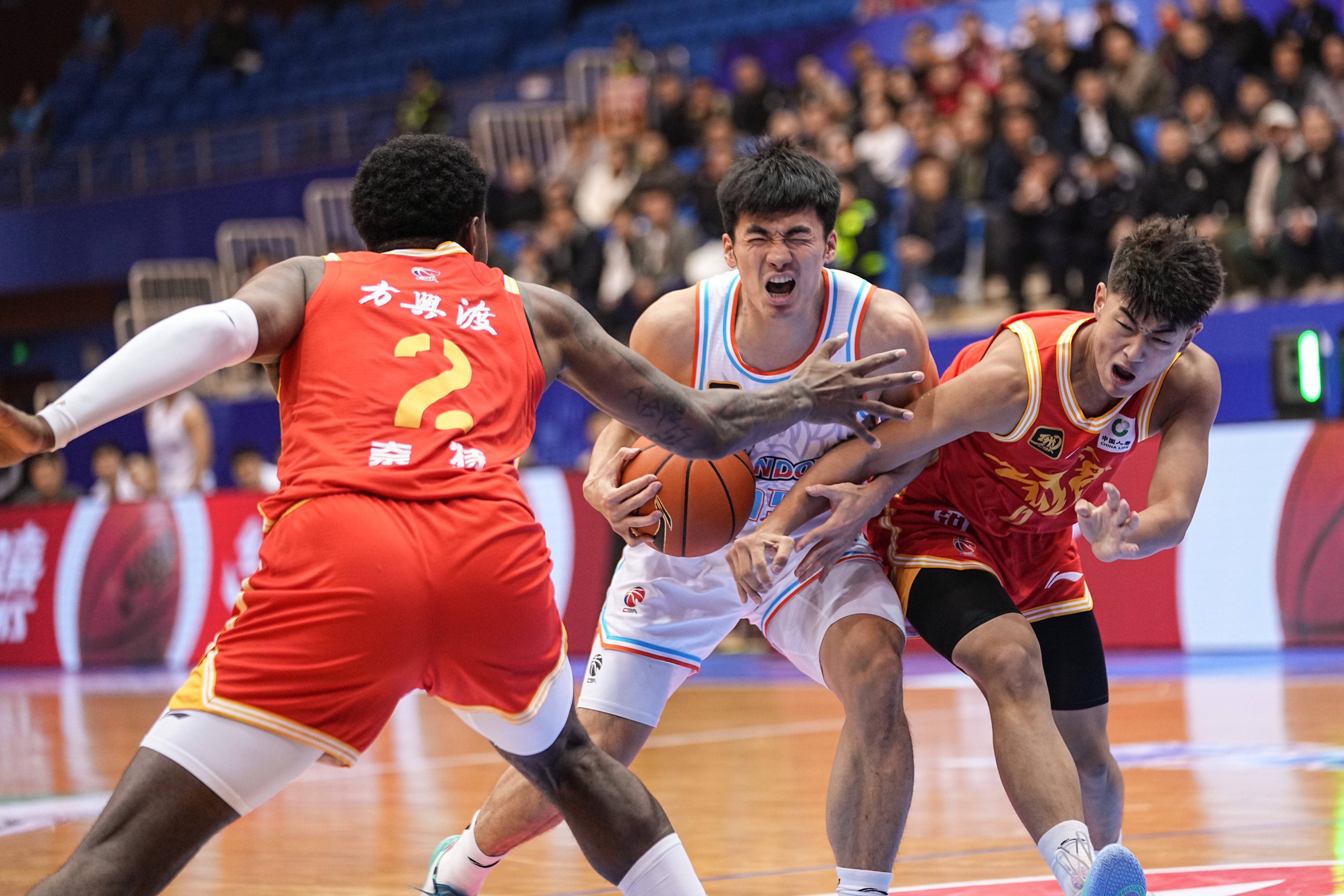 辽宁男篮再胜上海队,继续领跑积分榜的简单介绍 辽宁男篮再胜上海队,继续领跑积分榜的简单介绍