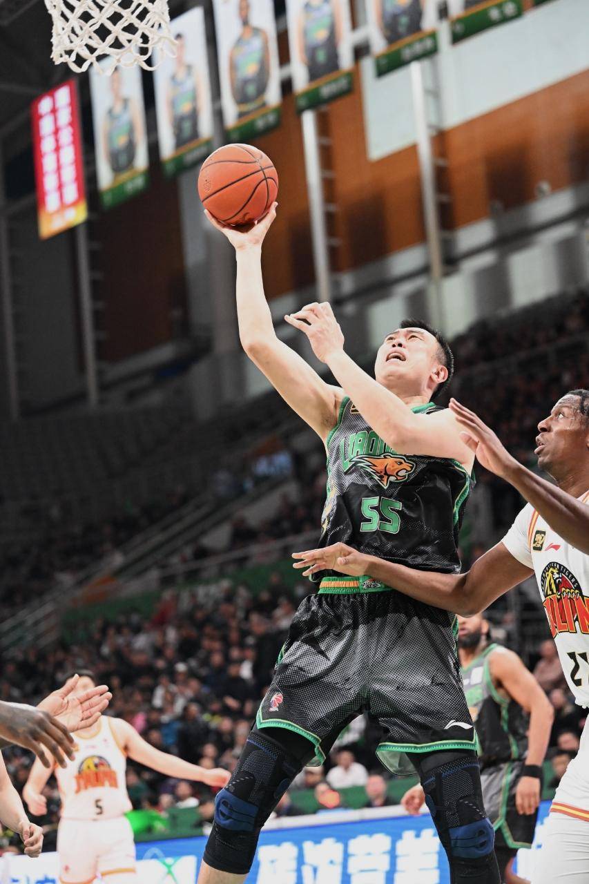 吉林队成为本场最大亮点，CBA季后赛瞬间破防，破门
