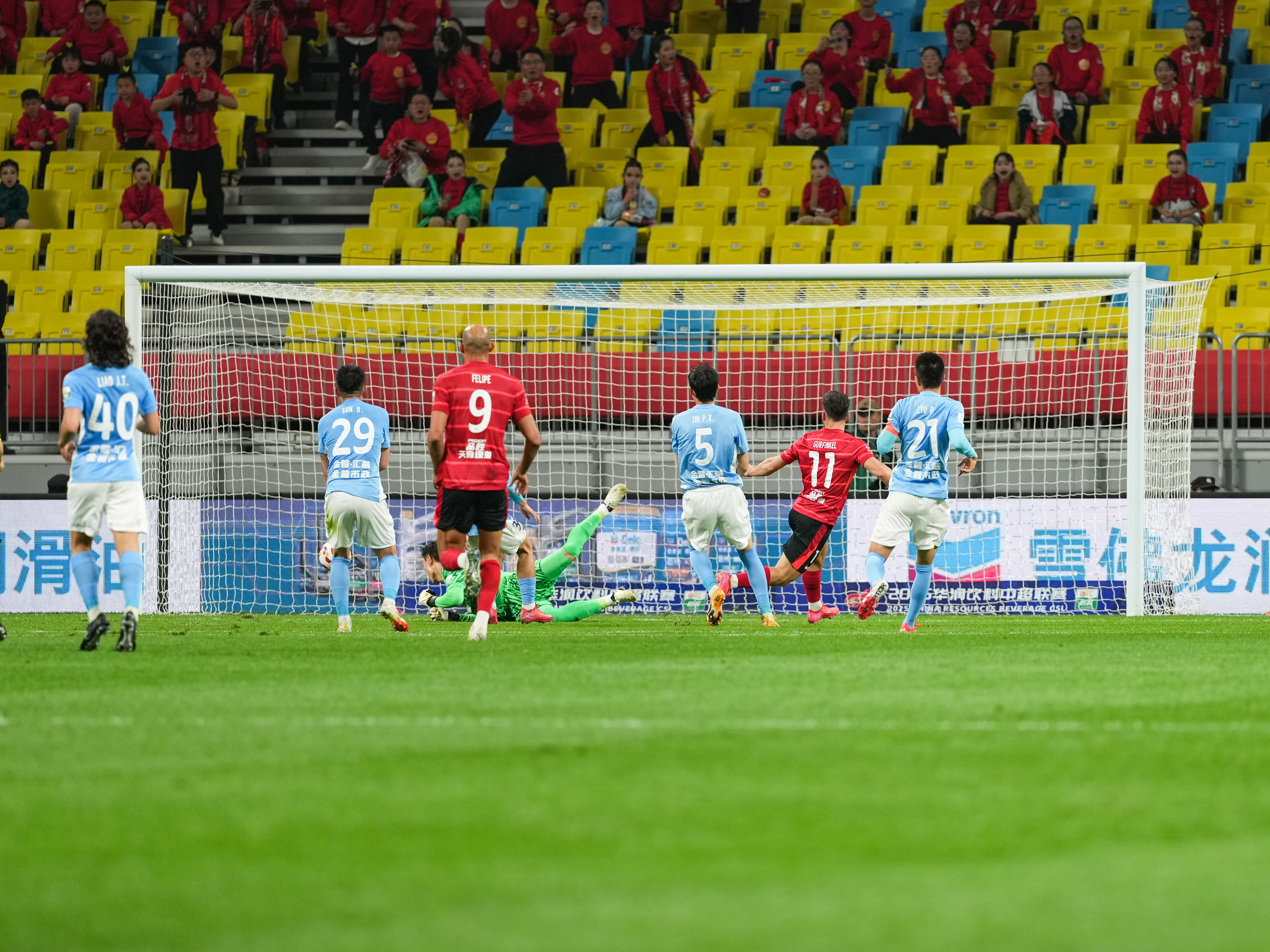 球员比赛状态火爆,为球队带来连胜 球员比赛状态火爆,为球队带来连胜