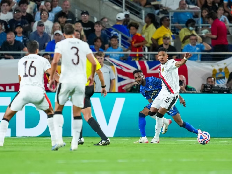 曼城双前锋梅开二度,狂轰球门 曼城双前锋梅开二度,狂轰球门