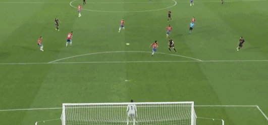 格拉纳达后防失误频频,战绩下滑 格拉纳达后防失误频频,战绩下滑