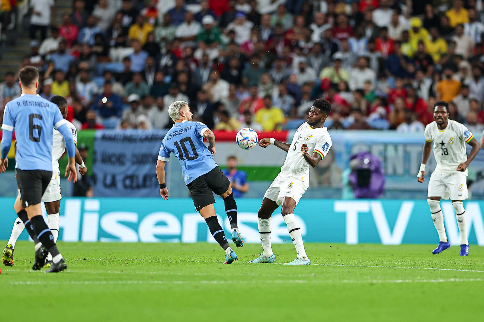 本赛季足球比赛中出现了多处悬念 本赛季足球比赛中出现了多处悬念