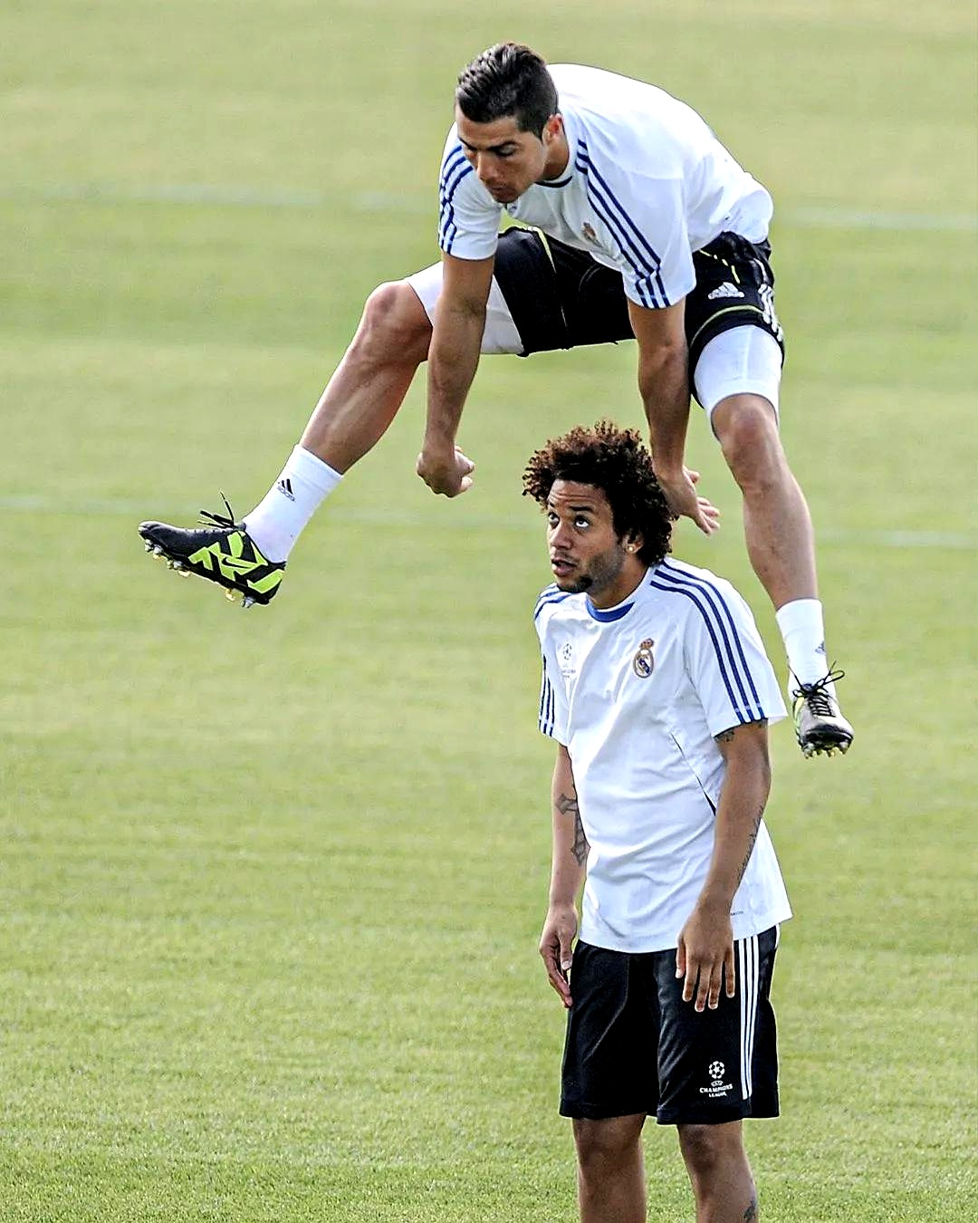 顶级巅峰,球员表现出色技术才能,比赛场面激动人心的简单介绍 顶级巅峰,球员表现出色技术才能,比赛场面激动人心的简单介绍