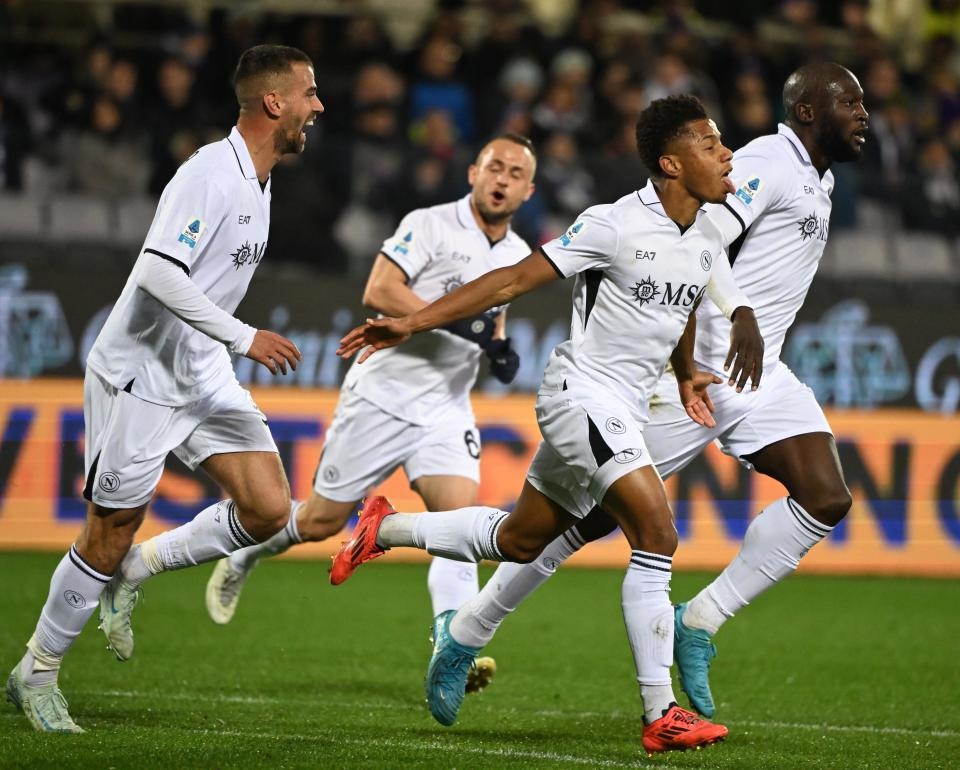 包含那不勒斯客场难取胜,球队主场成绩占优的词条 包含那不勒斯客场难取胜,球队主场成绩占优的词条