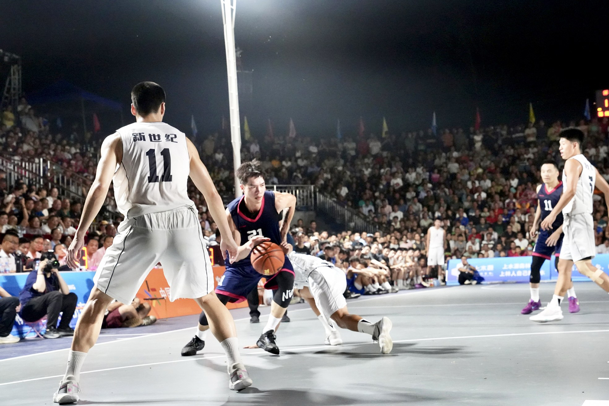 中国篮球职业联赛赛场上演精彩对抗 中国篮球职业联赛赛场上演精彩对抗