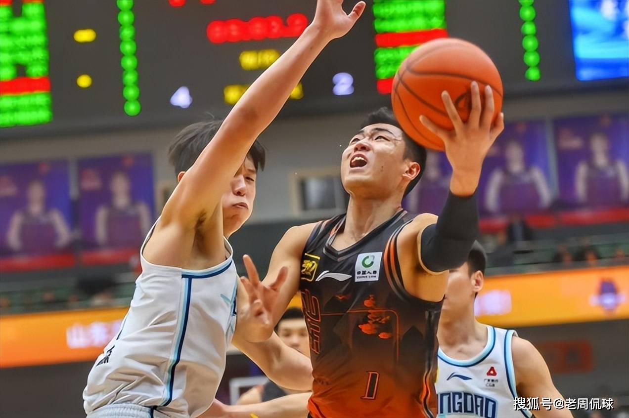 比赛中出现激烈抢断,双方势均力敌的简单介绍 比赛中出现激烈抢断,双方势均力敌的简单介绍