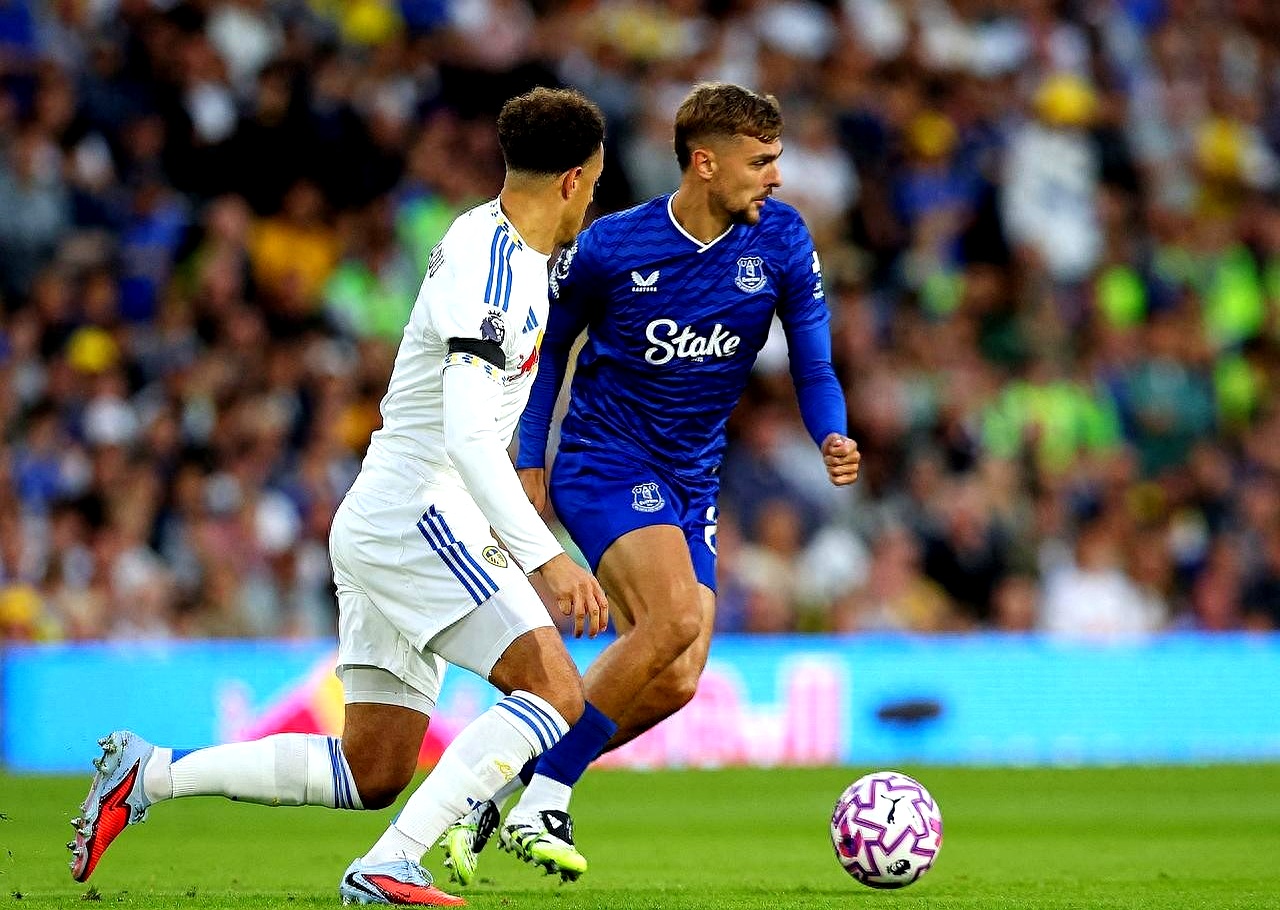 曼城大胜里昂,实现连胜,领跑英超!的简单介绍 曼城大胜里昂,实现连胜,领跑英超!的简单介绍