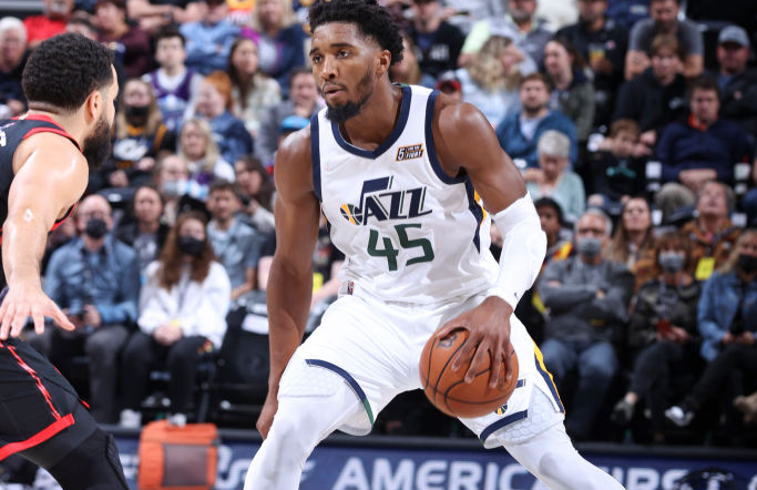 米切尔砍下生涯新高得分,爵士取得胜利 米切尔砍下生涯新高得分,爵士取得胜利