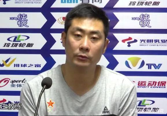 教练心臂骨断裂,球队状态受影响 教练心臂骨断裂,球队状态受影响