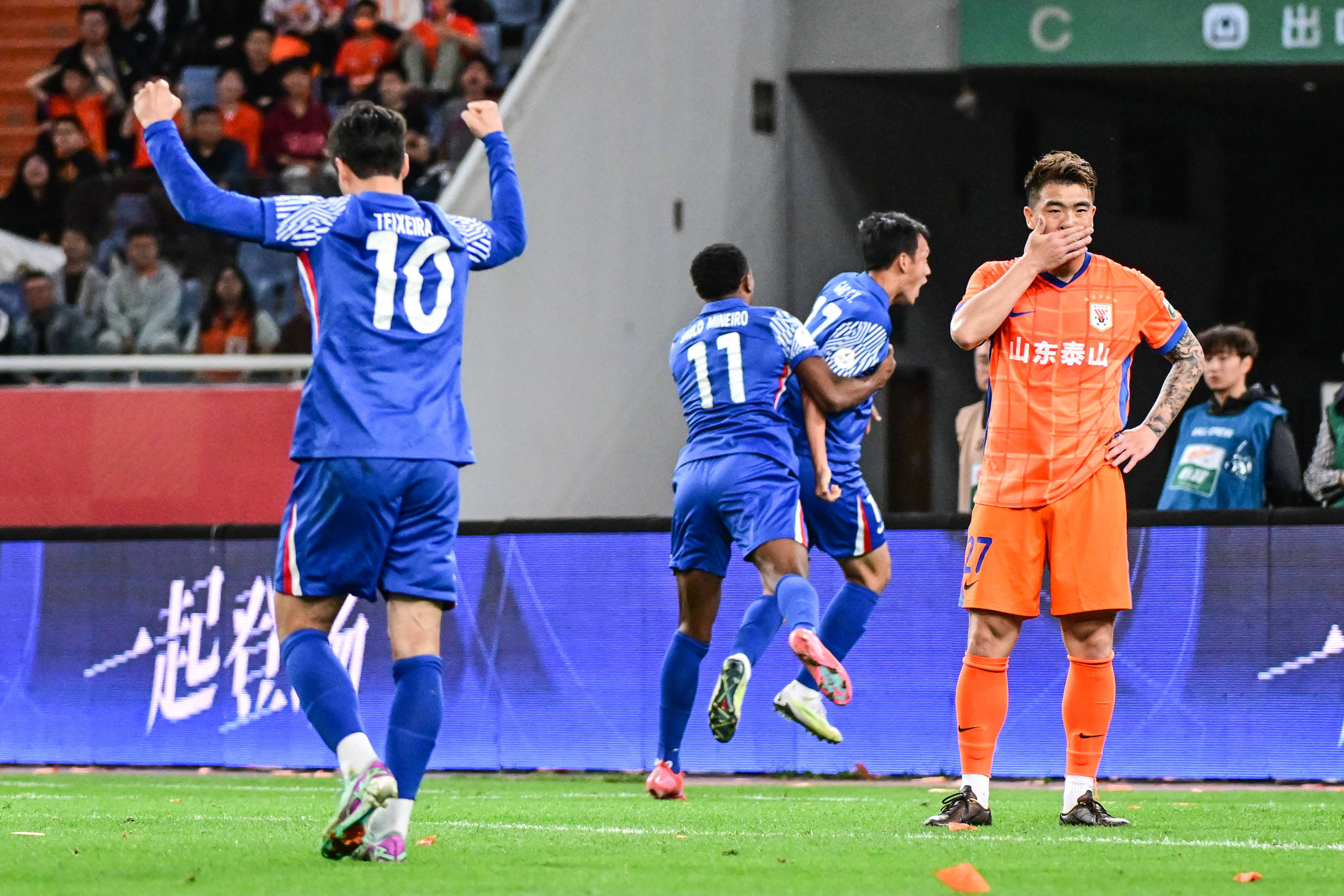 上港主场艰难击败鲁能,坚守主场保持积分稳定 上港主场艰难击败鲁能,坚守主场保持积分稳定