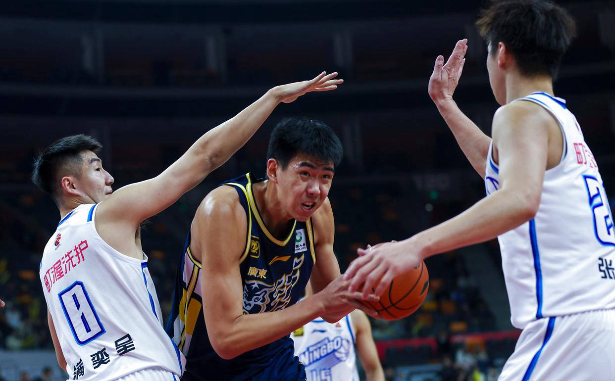 包含队内球员训练备战,眼神坚定迎接困难挑战的词条 包含队内球员训练备战,眼神坚定迎接困难挑战的词条