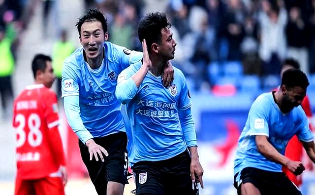 关于疯狂呐喊声震耳欲聋,现场气氛越来越炽热的信息 关于疯狂呐喊声震耳欲聋,现场气氛越来越炽热的信息