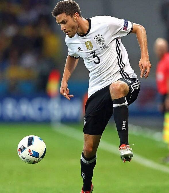 关于法国豪取大胜,打破对手防线获得分的信息 关于法国豪取大胜,打破对手防线获得分的信息