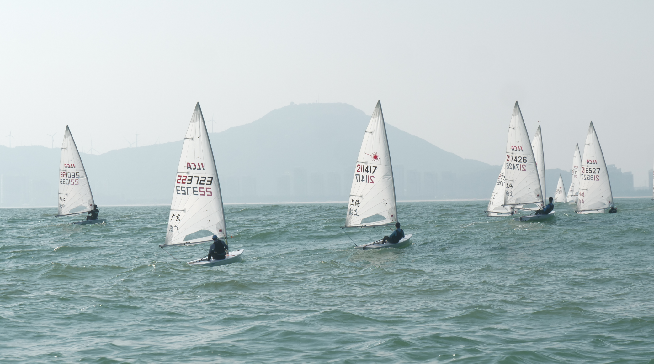 新西兰队在帆船比赛中夺得冠军 新西兰队在帆船比赛中夺得冠军