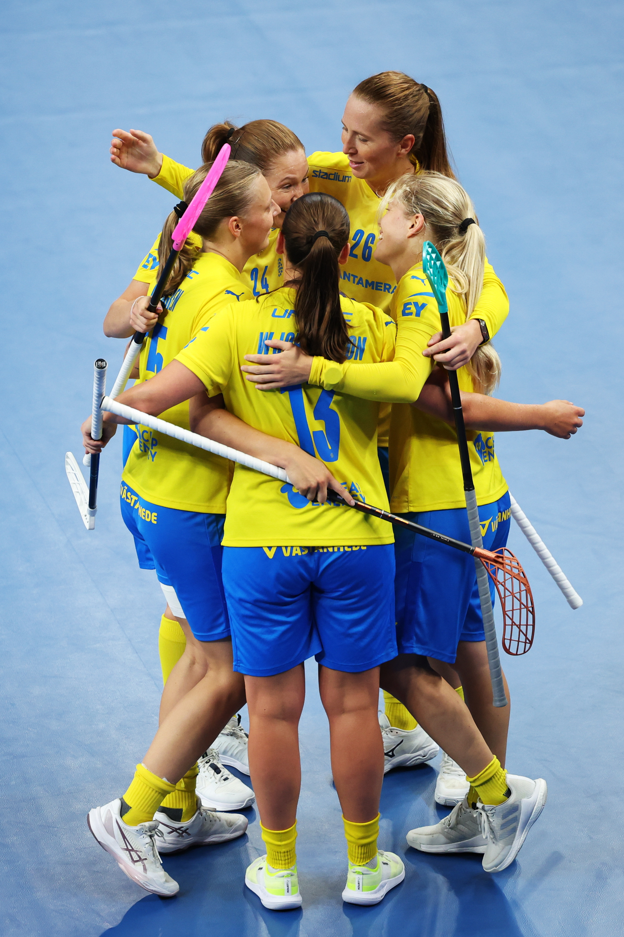 瑞典女子足球队携手晋级半决赛 瑞典女子足球队携手晋级半决赛