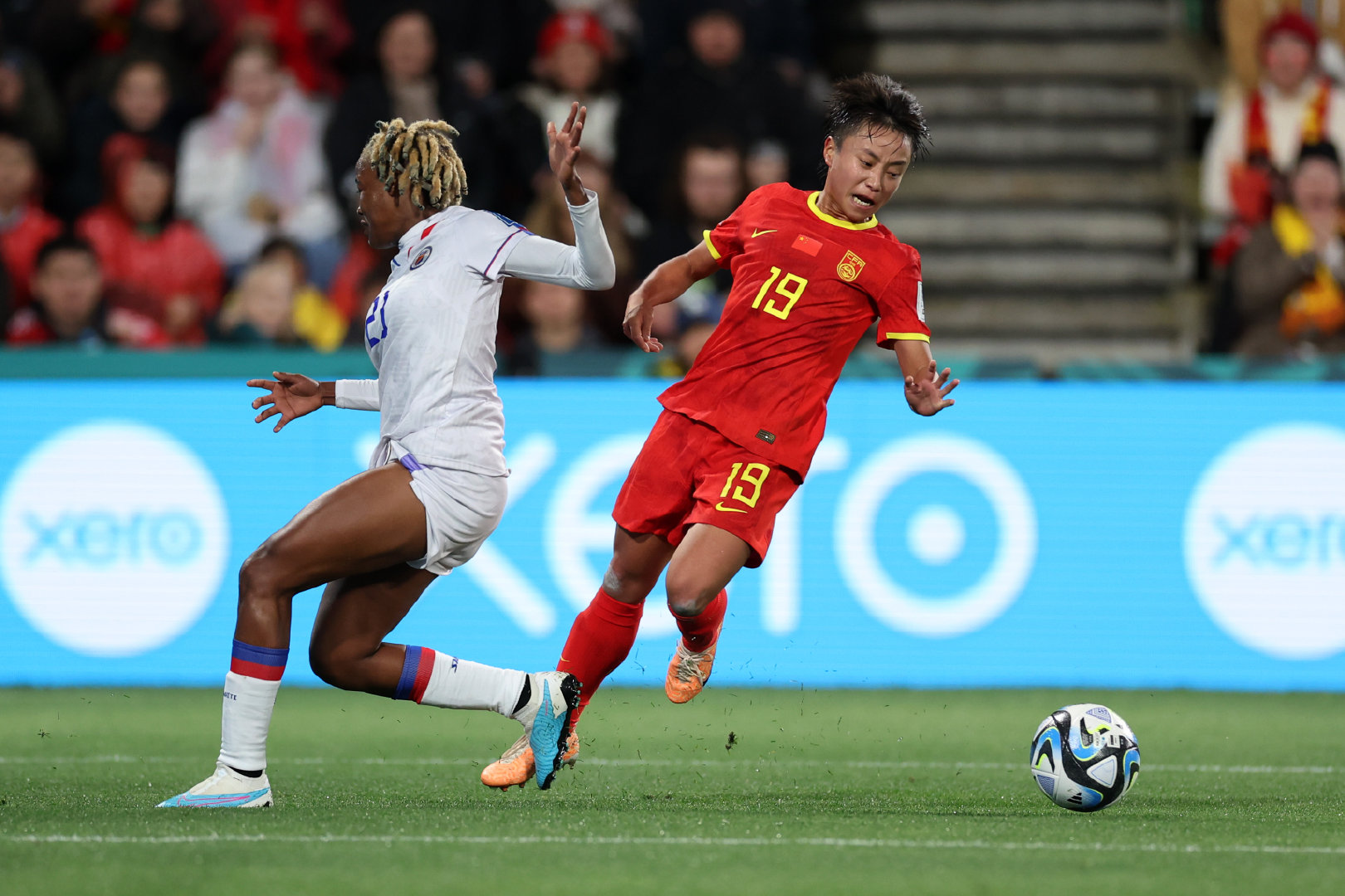 女足精彩瞬间,点燃现场场面的简单介绍 女足精彩瞬间,点燃现场场面的简单介绍