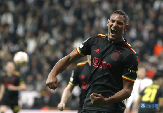 关于阿贾克斯豪取胜利,展示出色团队配合的信息 关于阿贾克斯豪取胜利,展示出色团队配合的信息