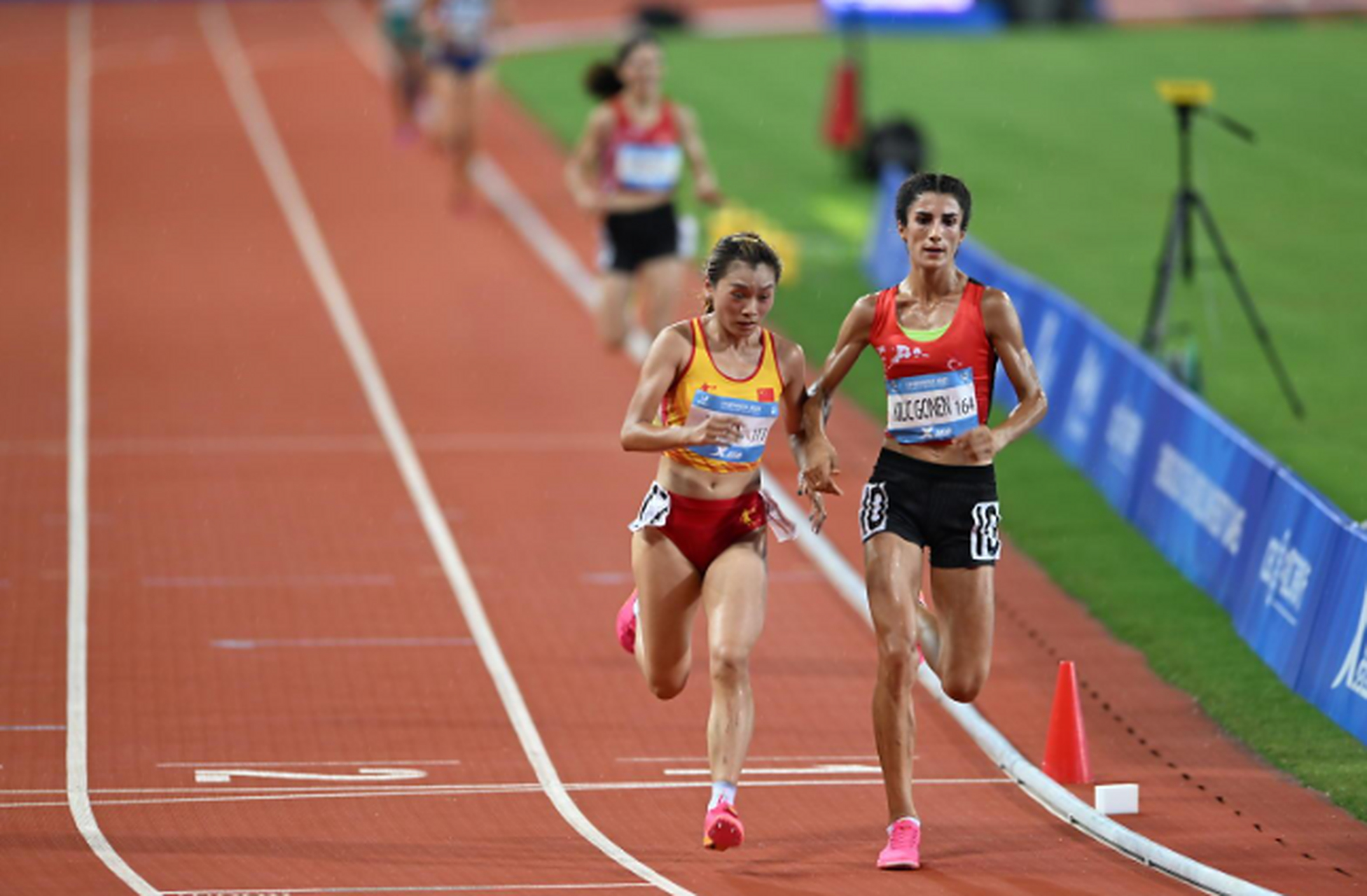 田径比赛决赛现场一片火爆,视频回放刷新记录的简单介绍 田径比赛决赛现场一片火爆,视频回放刷新记录的简单介绍