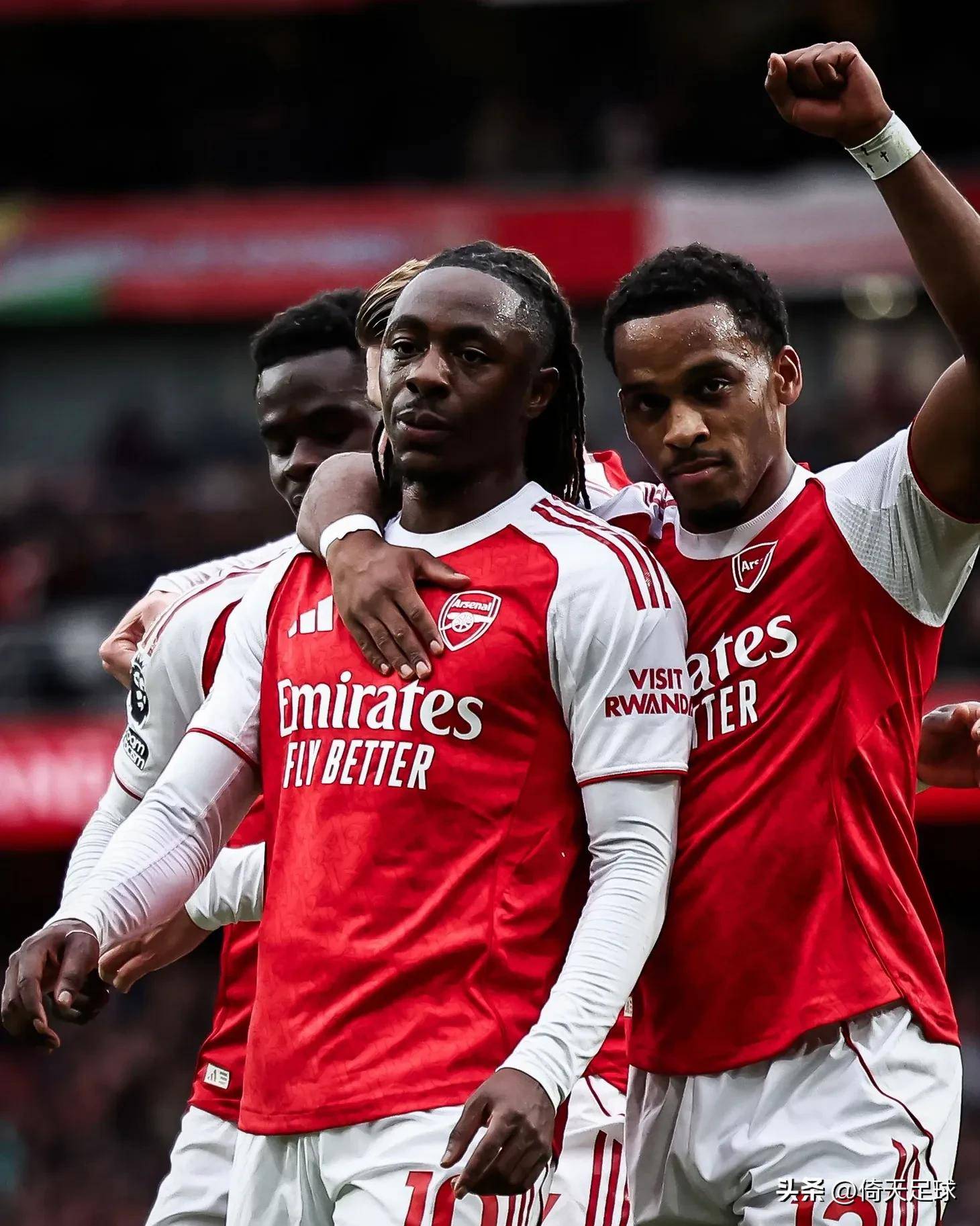 阿森纳会赛联赛,狼队顶头脑舞者 阿森纳会赛联赛,狼队顶头脑舞者