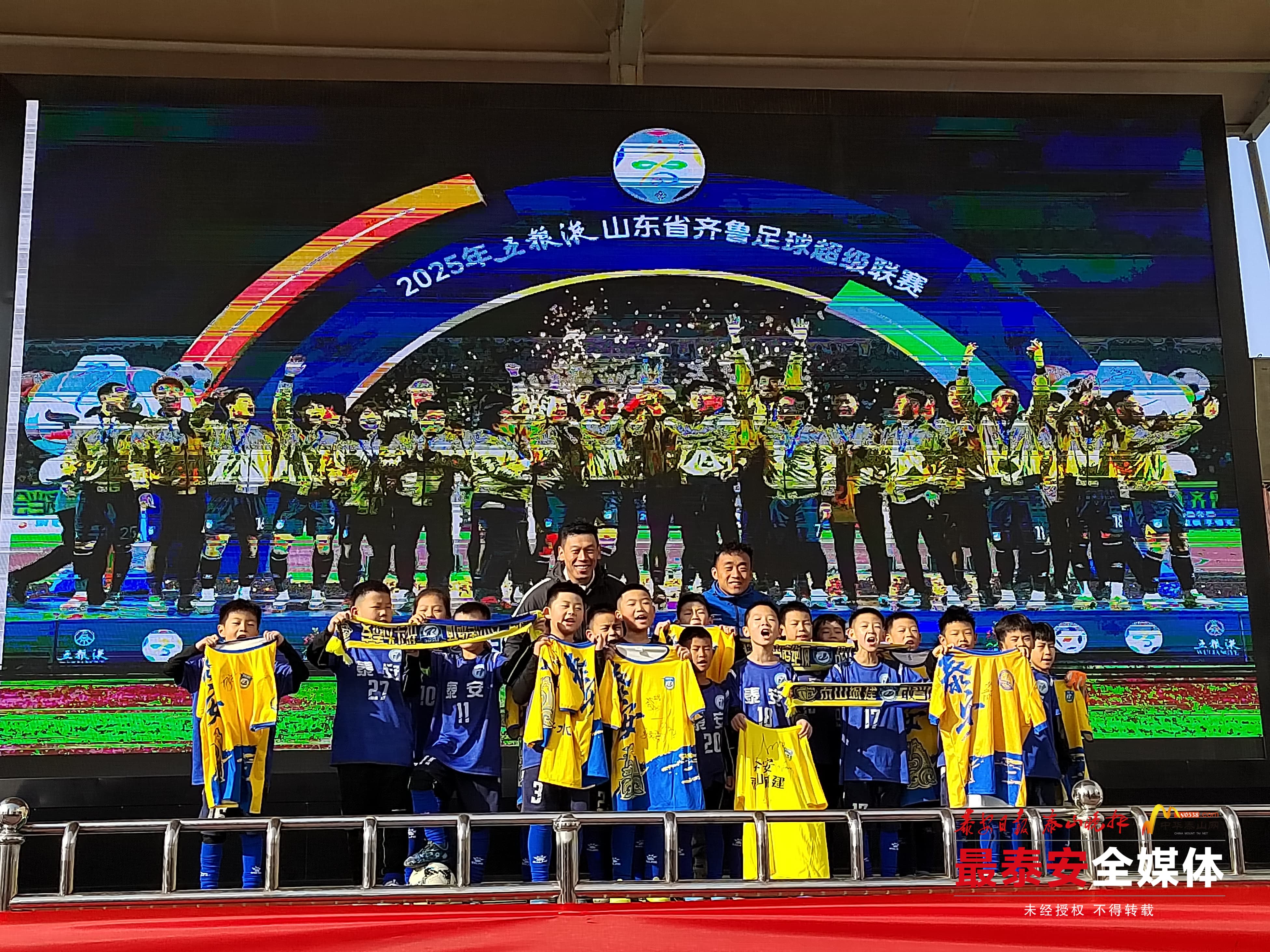 包含黄粱一梦,球队冠军梦想将在赛场上点燃的词条 包含黄粱一梦,球队冠军梦想将在赛场上点燃的词条